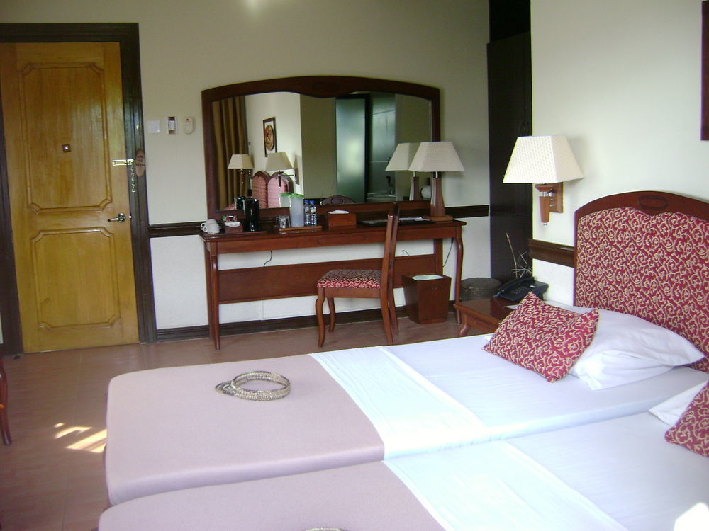 G'S Grand Resort And Convention Center Panglao Esterno foto