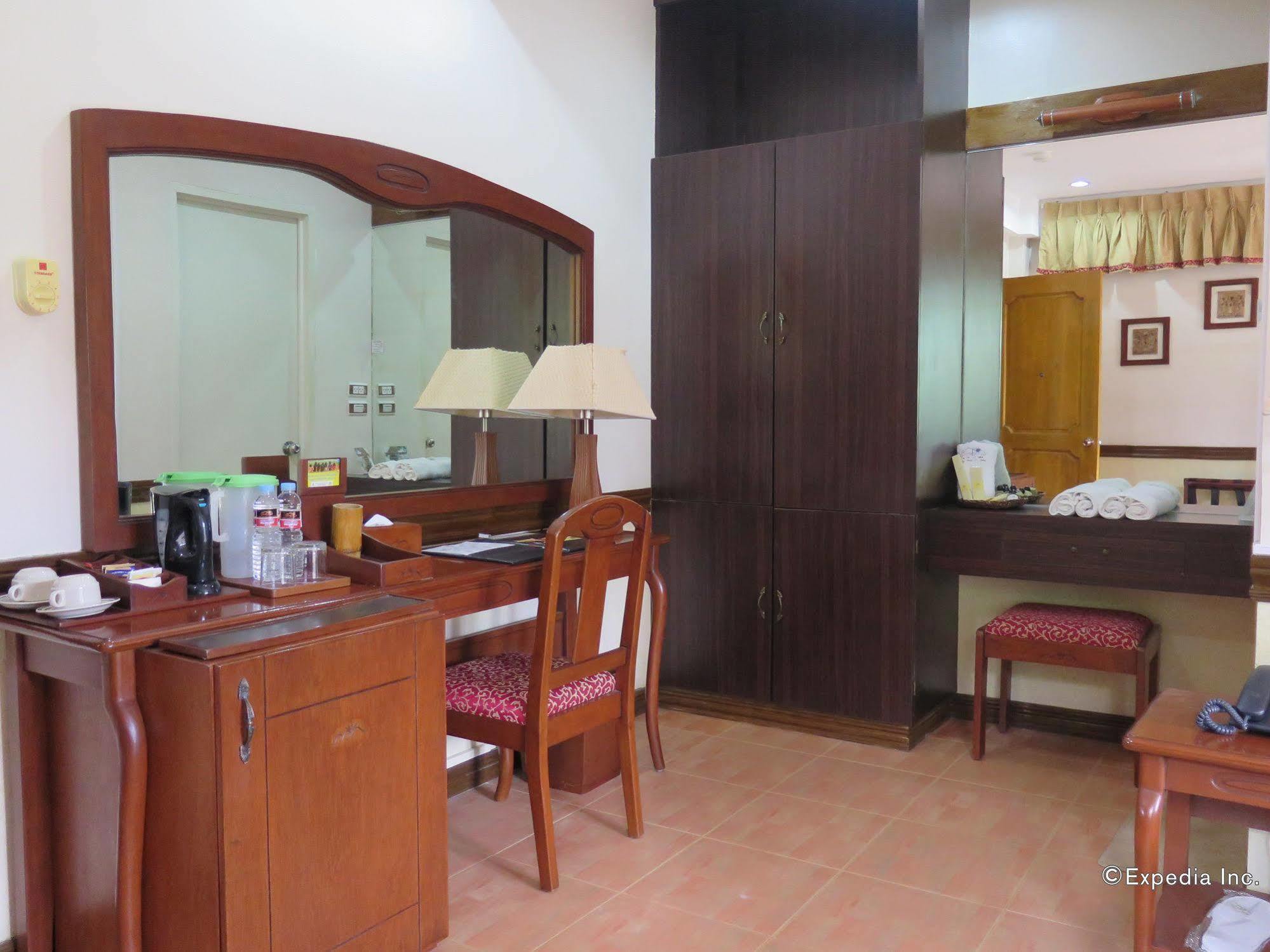 G'S Grand Resort And Convention Center Panglao Esterno foto